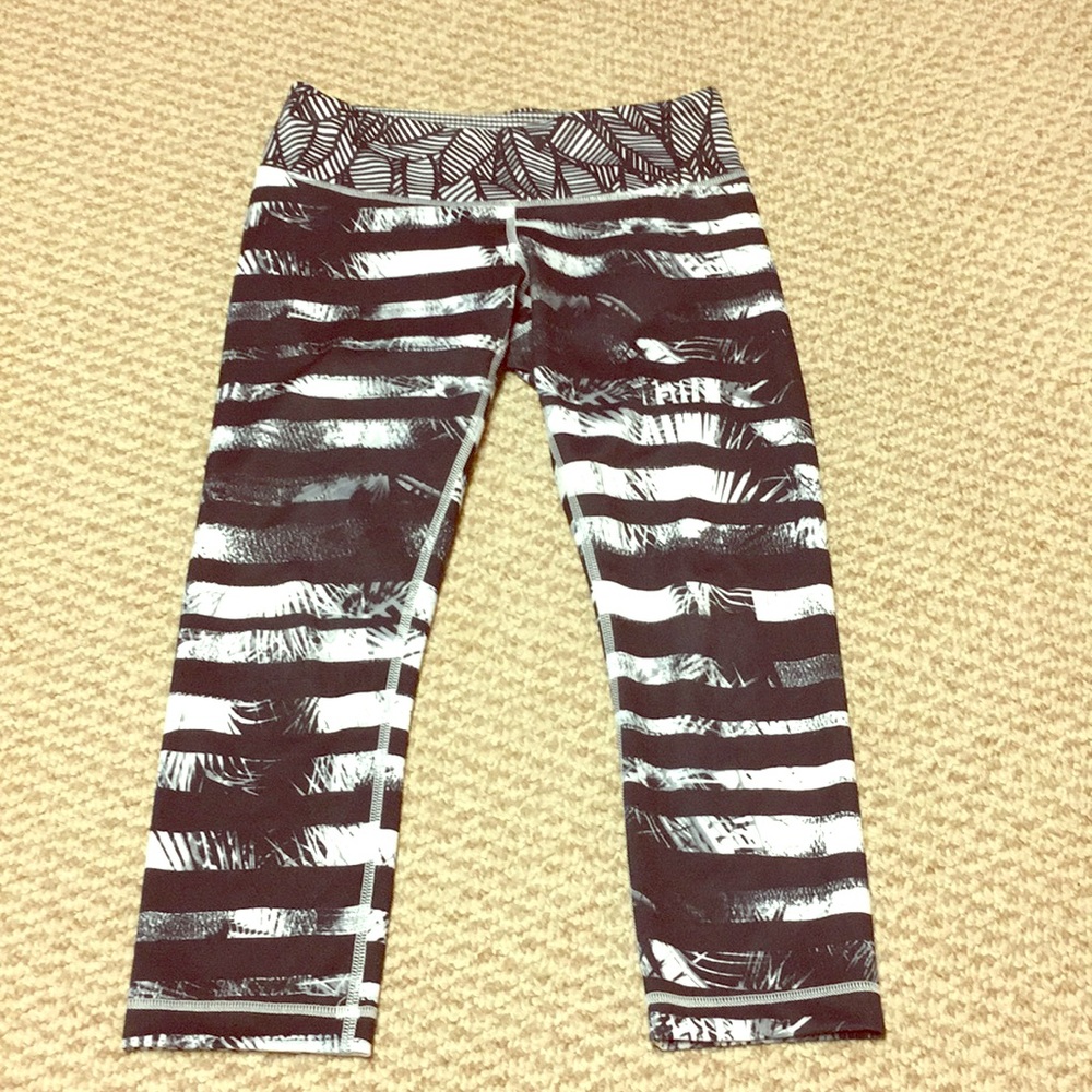 Lululemon Wunder Under Crops- rare pattern!